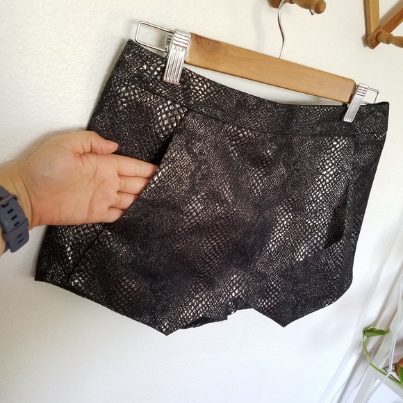 Express Black Snakeskin Short/Skirt Squart Bottoms - Picture 4 of 7